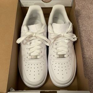 White Nike Air Force 1
